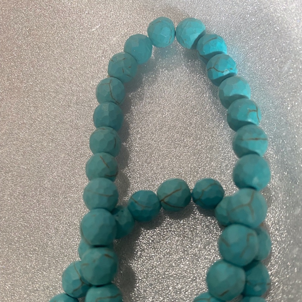 Turquoise colored earrings and bracelet set - Picture 4 of 4